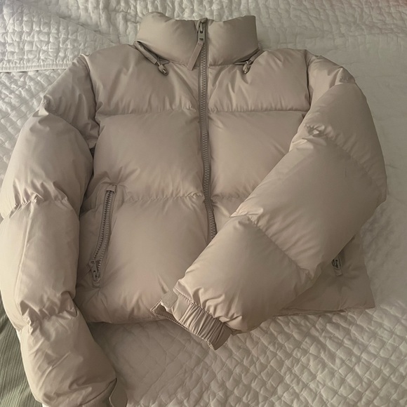 Aritzia Jackets & Blazers - SUPERWORLD THE SUPER PUFF Shorty